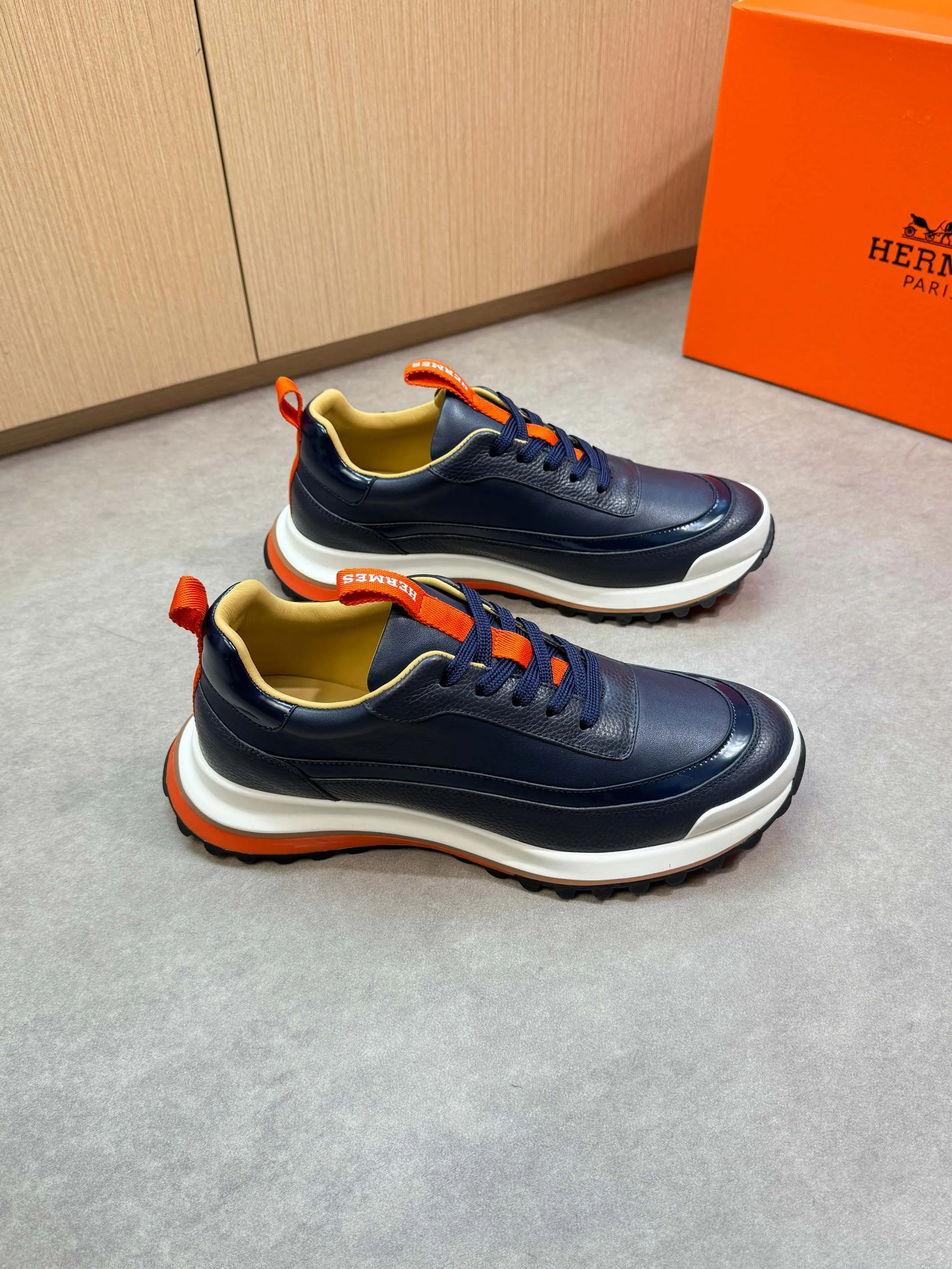 Men's shoes 💰800 [HERMES] Hermès - High-end quality original order·Casual sports shoes - Upper: 🔝 pebbled calfskin, Nappa calfskin, shoe body sewn with contrasting edge color, tongue, heel, brand logo webbing - Inner: water-dyed cowhide - Outsole: ultra-light T men's shoes 💰R·Rubber; two-color molded outsole -Ultra-high quality control·Fine workmanship: highlighted (high-end·nobility·grade) -Size: 39-44 (38, 45, can be customized)·H0118